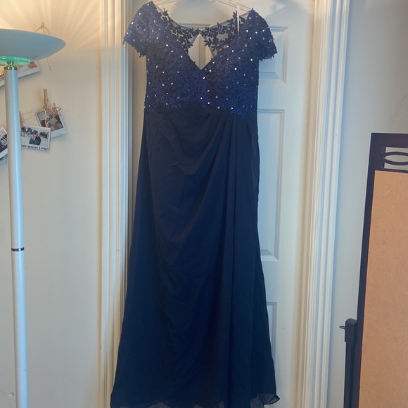 NWT MOB elegant sequined navy full length gown. 24 - Picture 3 of 16